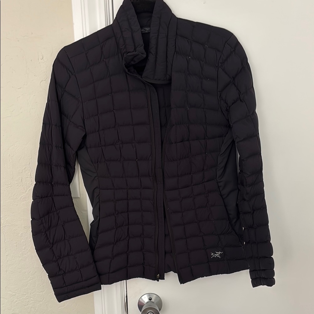 Arc'teryx Black Quilted Down Puffer Jacket with Sleek Design S